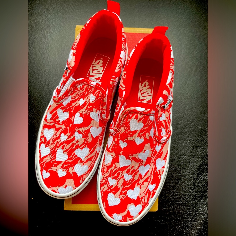 Brand new Vans Asher Marble Hearts Red Slip on. Size 3 US 34 EU 2.5 UK 21.0CM